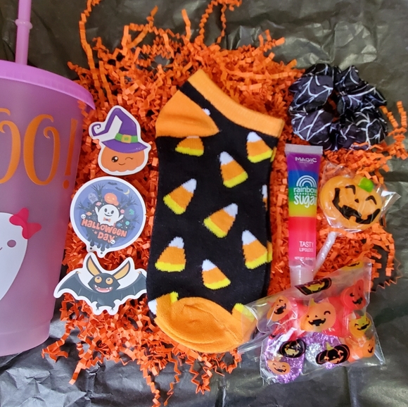 Halloween Box - Picture 2 of 4